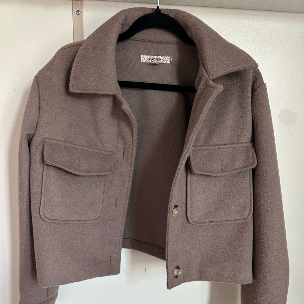 Harlow Brown Utility Jacket with Collared Neckline and Structured Design